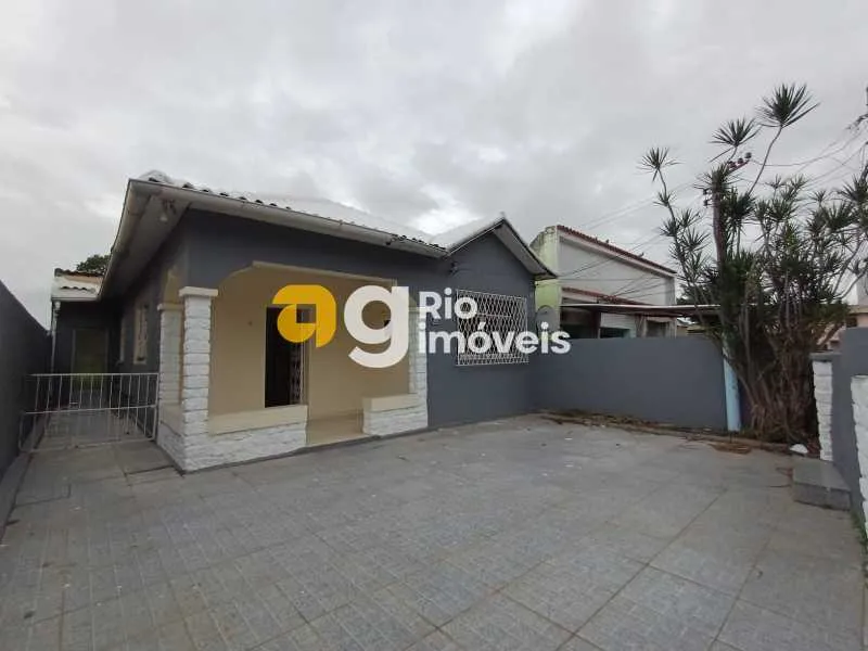 Casa de rua com 3 quartos, 2 banheiros e 100 m² — photo 12