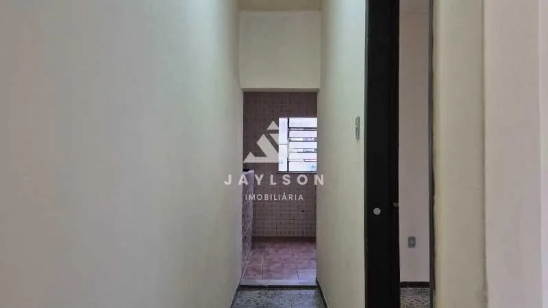 Unfurnished 1-bedroom apartment with a closed kitchen — photo 19