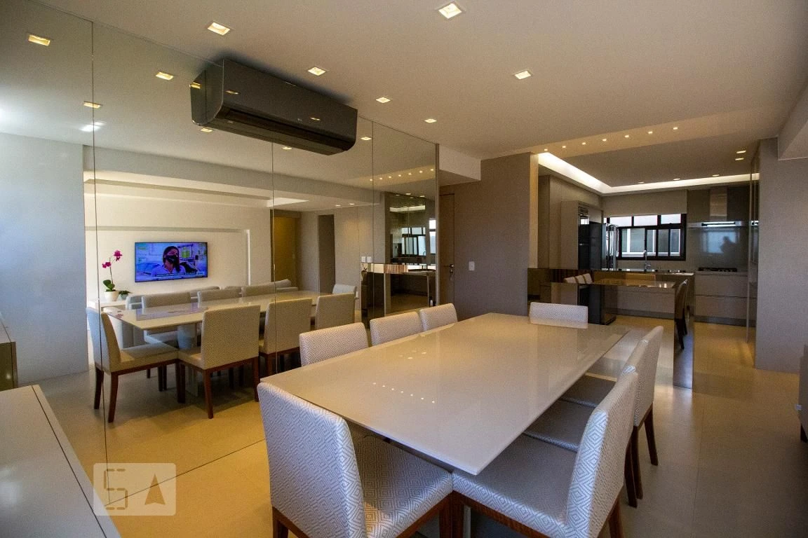 Apartamento de 4 quartos com janelas do piso ao teto, Centro — photo 22