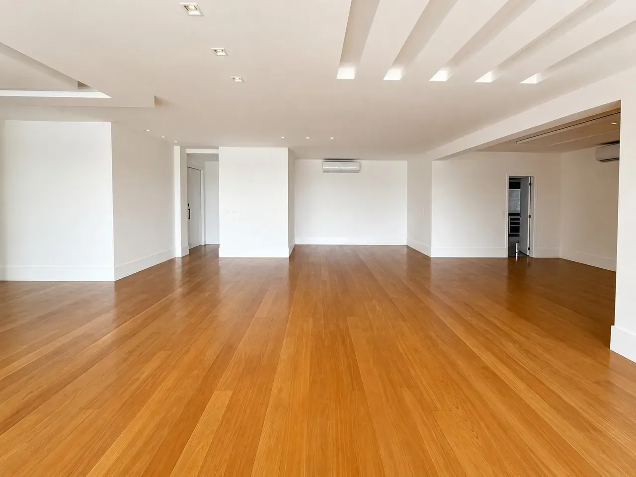 Unfurnished apartment with 4 bedrooms and 5 bathrooms — photo 15