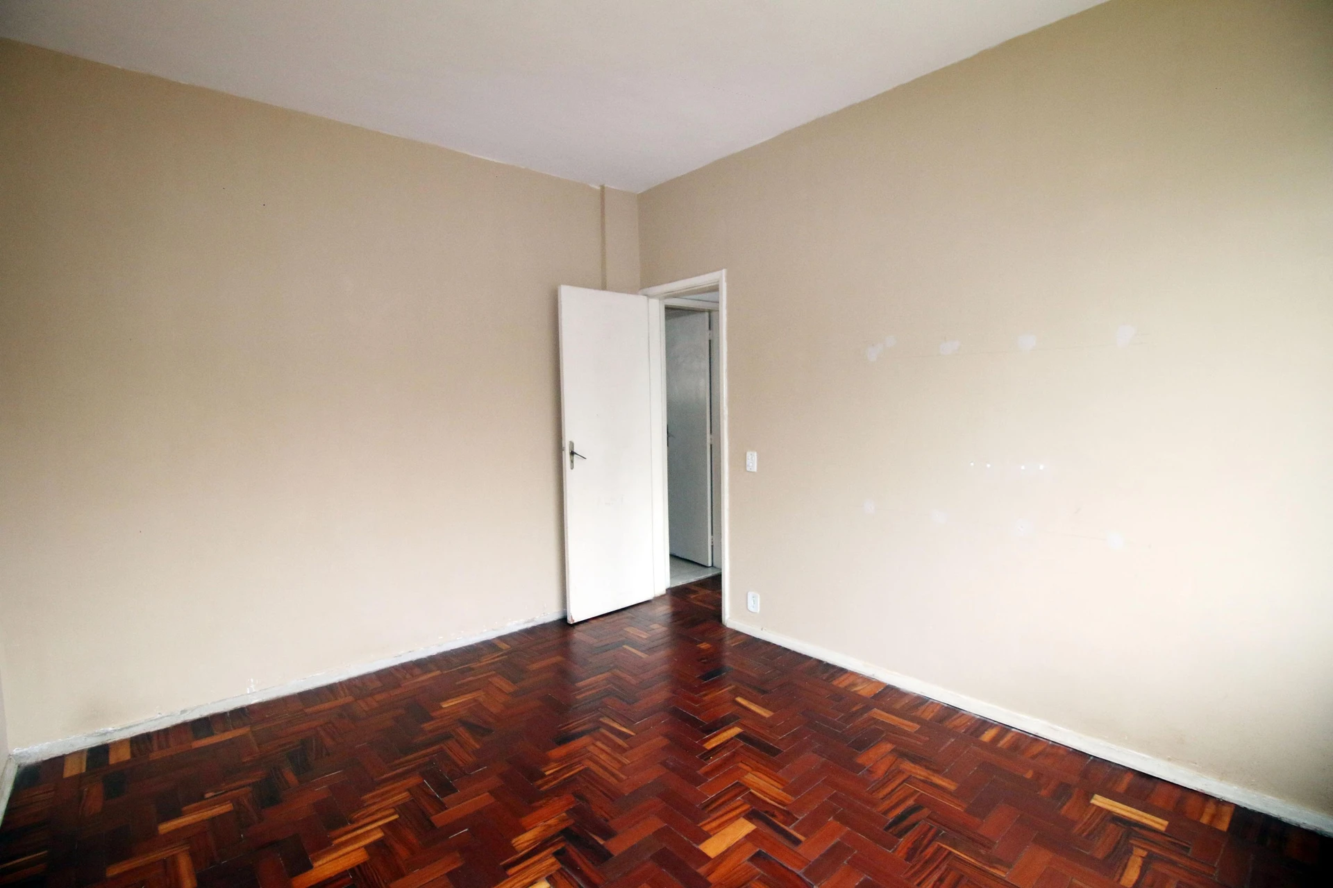 Rental apartment with 2 bedrooms and a private garden — photo 14