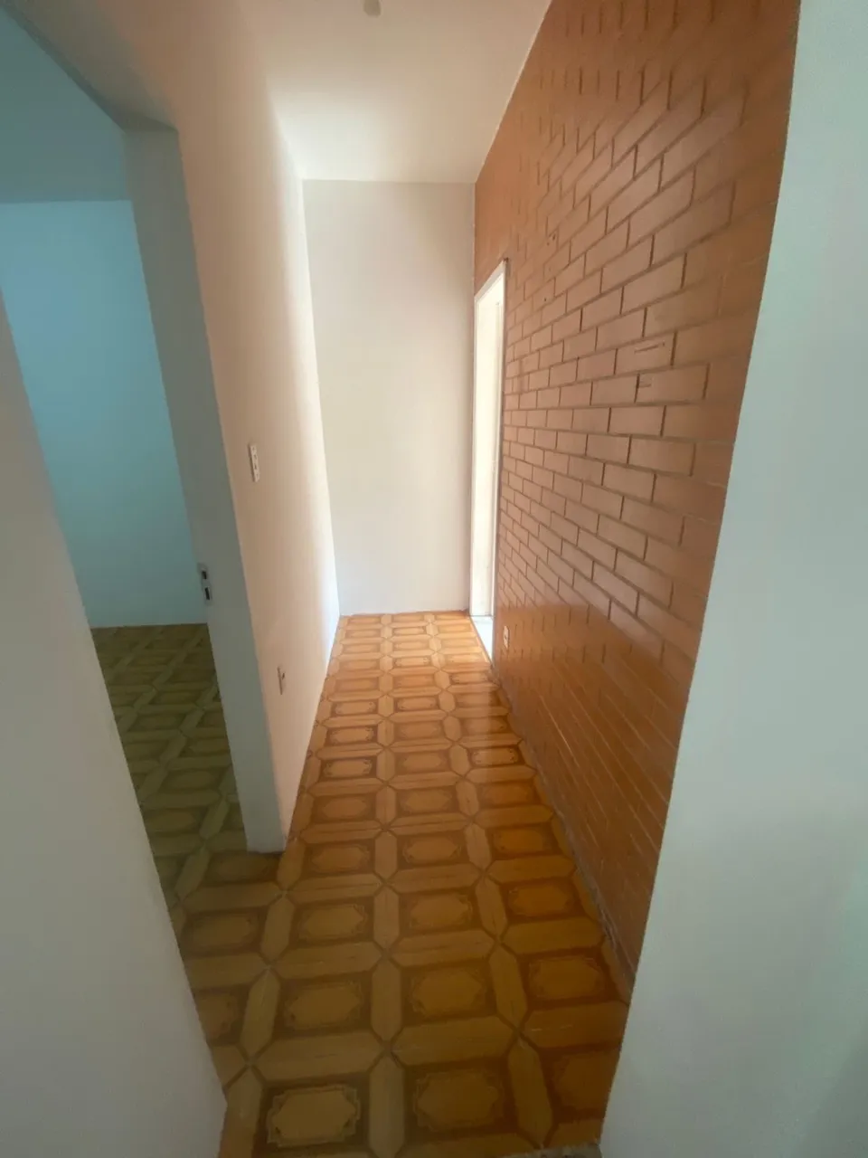 House with 2 bedrooms and 1 parking spot, enclosed kitchen — photo 10