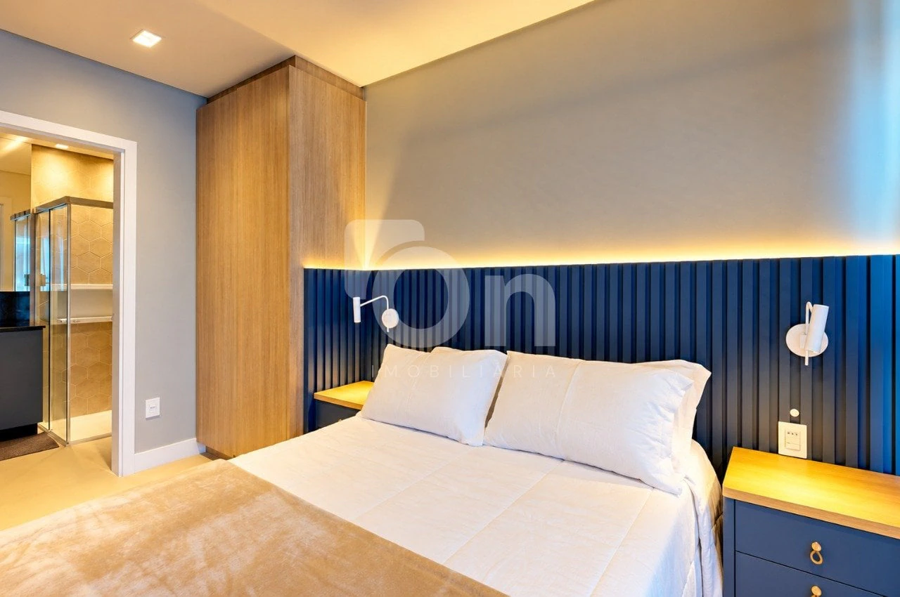 One-bedroom apartment with a water view — photo 14