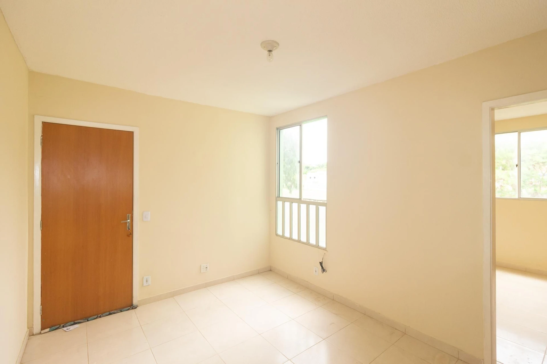 Apartamento com 2 quartos, 1 vaga e piso de cerâmica