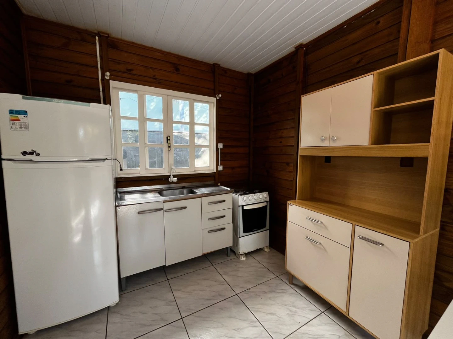 2-bedroom house with a garden