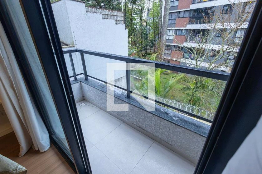 Studio, 28 m², with wood or laminate floors — photo 13