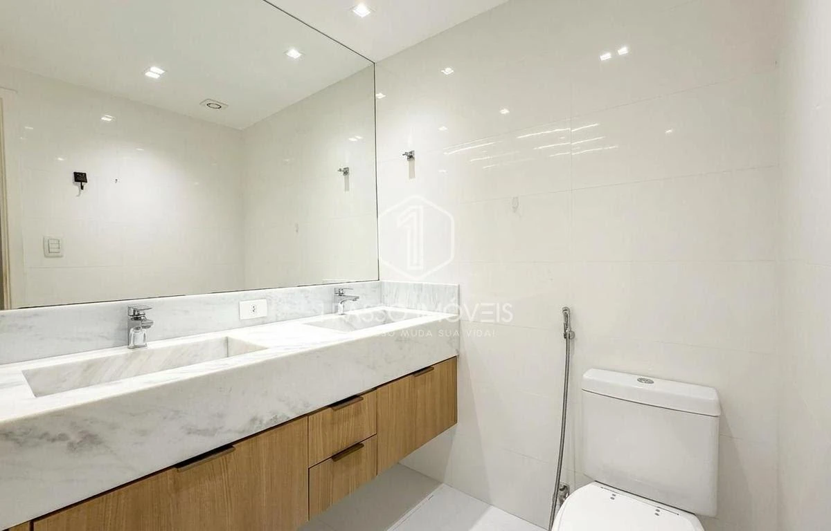 Furnished 140 m² apartment with 3 en-suite rooms and 2 spots — photo 19