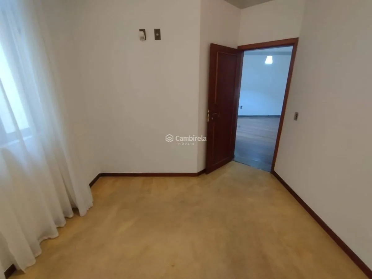 House with 4 bedrooms and 311 m² with 2 en-suites — photo 4