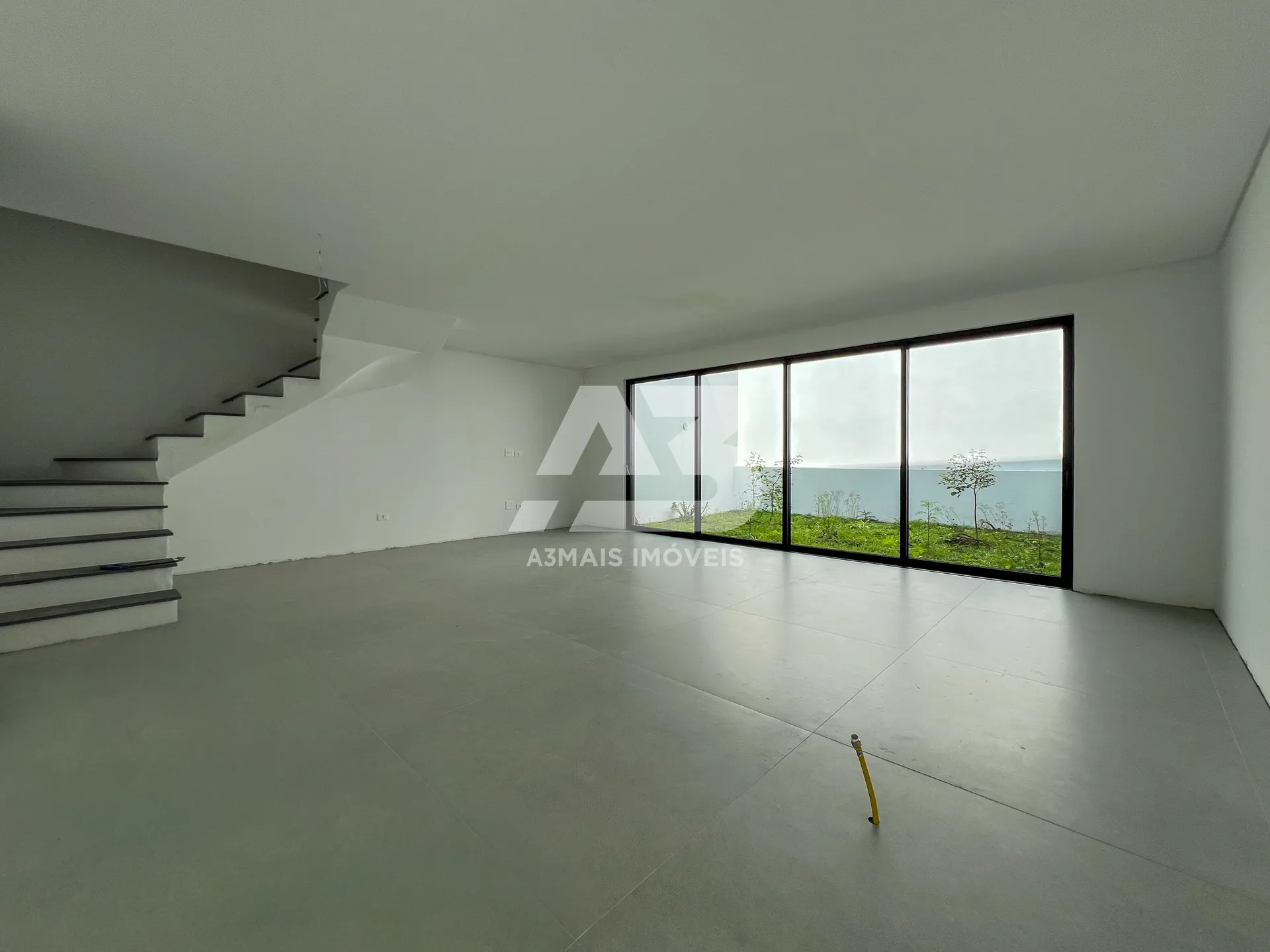 3-bedroom house with floor-to-ceiling windows in Curitiba — photo 11