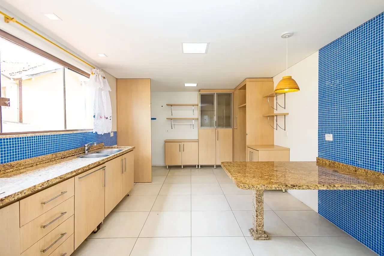 Furnished house with 5 bedrooms and 470 m² — photo 7