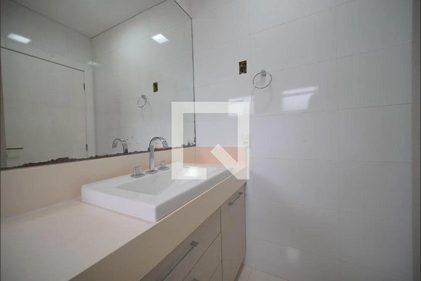 Floor-to-ceiling windows in a 4-bedroom house, 300 m² — photo 39