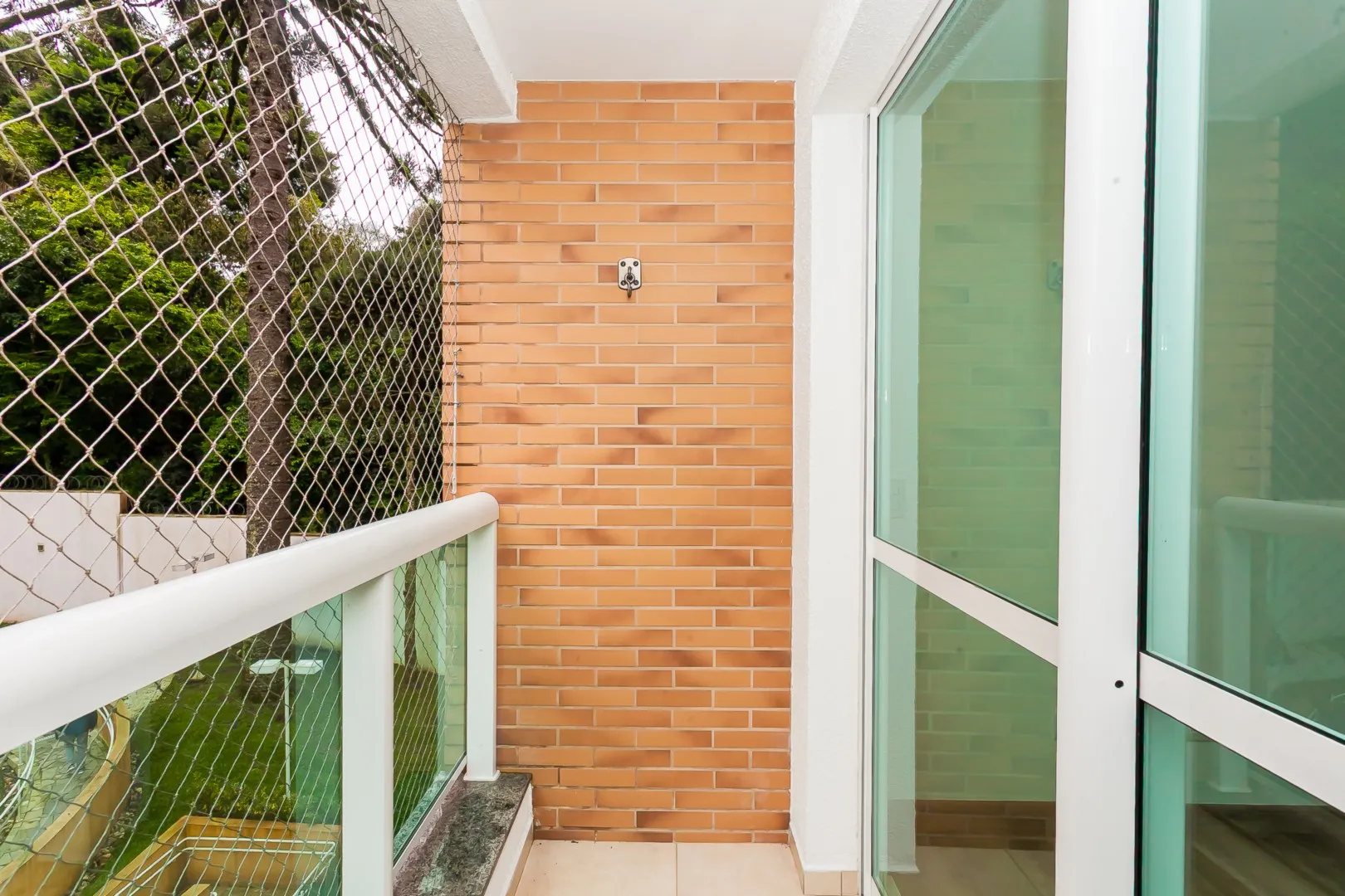 Apartment, 60 m², with wood or laminate floors — photo 23