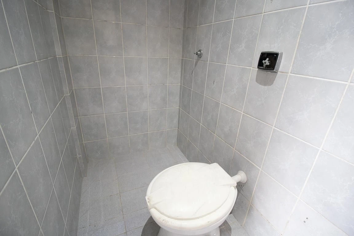 3-bedroom apartment with a bathtub in Curitiba — photo 27