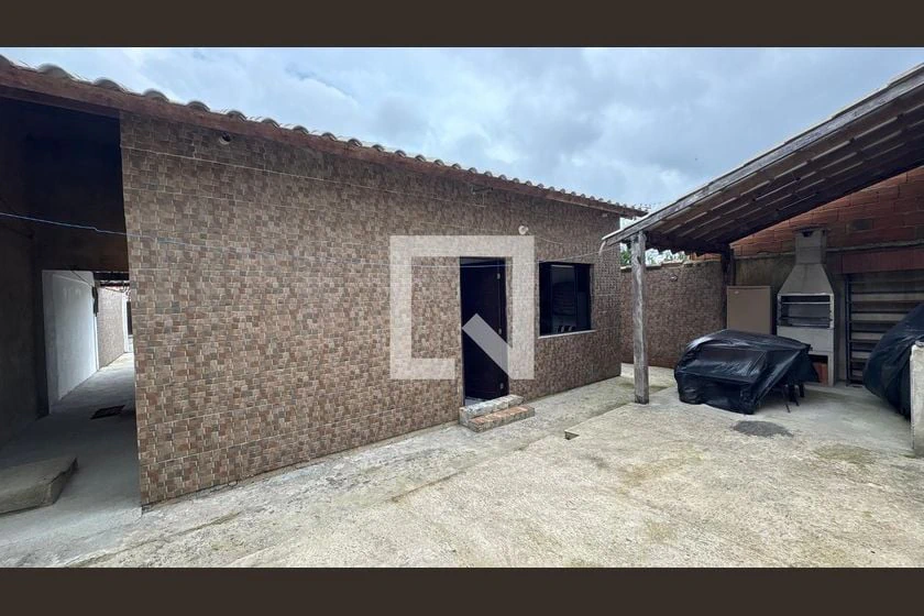 Balcony with a grill in a 2-bedroom house, 90 m² — photo 19