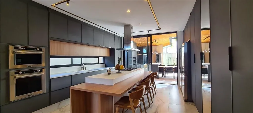 House with 5 en-suite bedrooms and 665 m² garden — photo 3