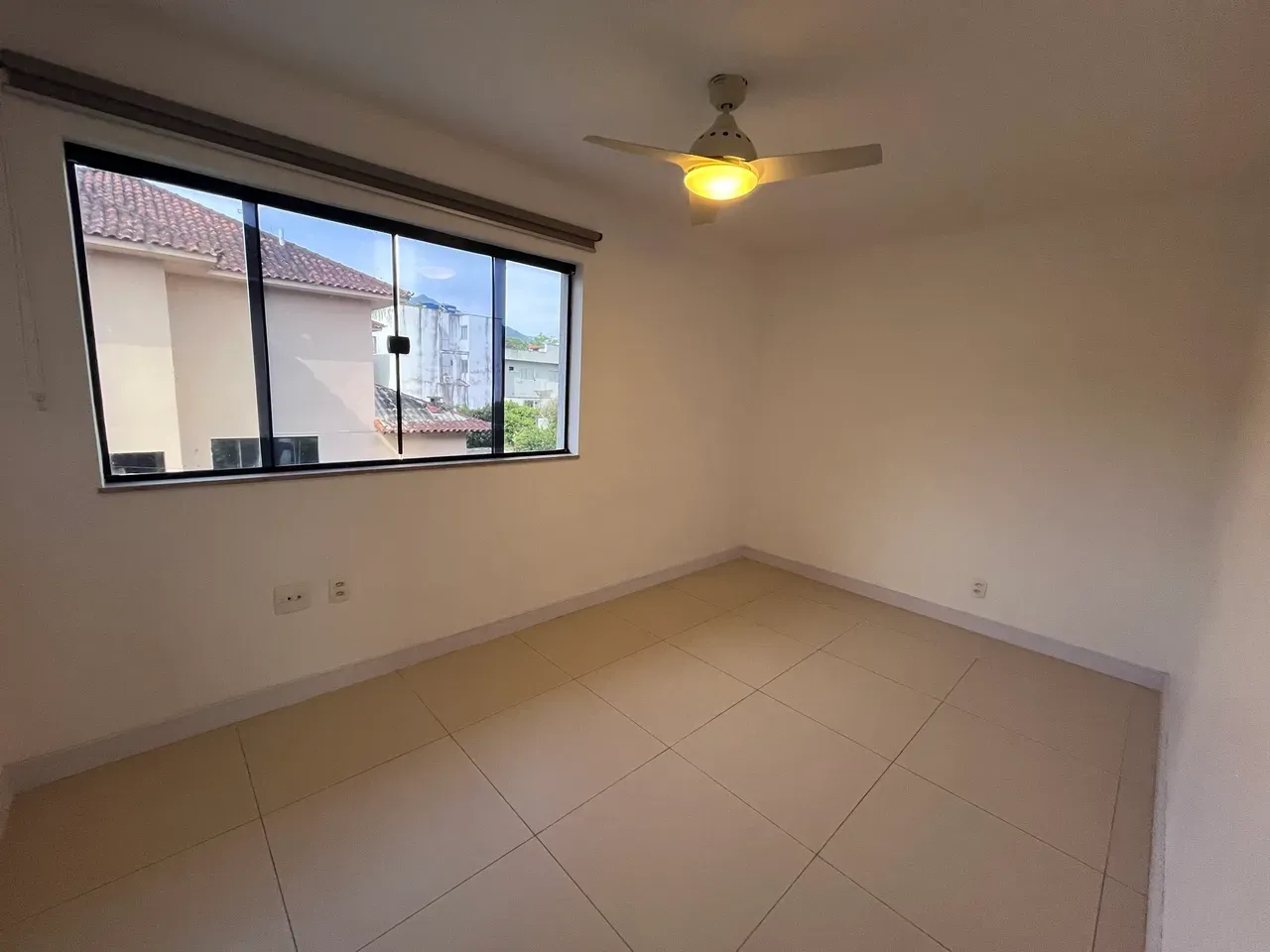 180 m² house with a walk-in closet and a mountain view — photo 23