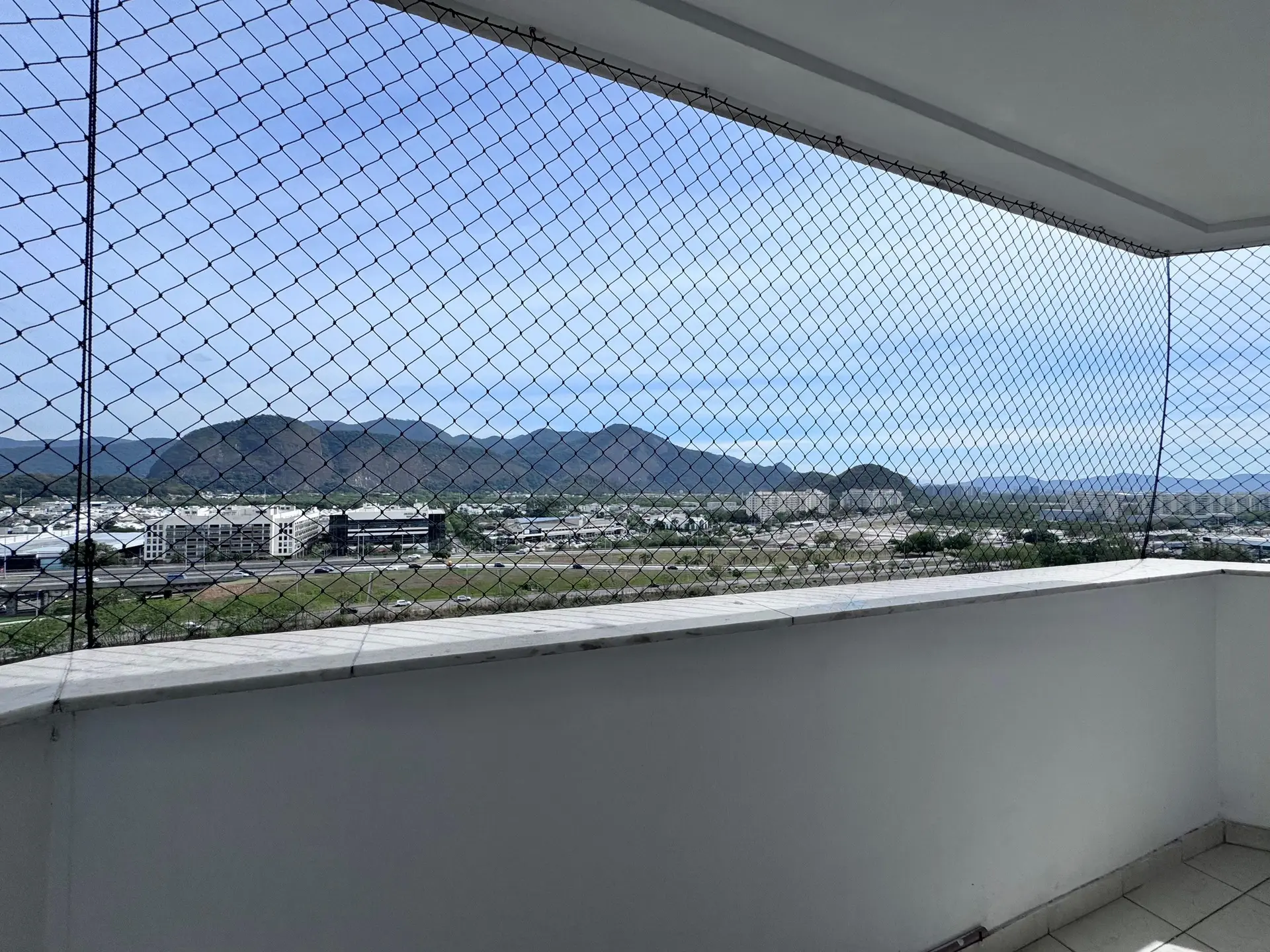 2-bedroom apartment with a mountain view in Rio de Janeiro — photo 9