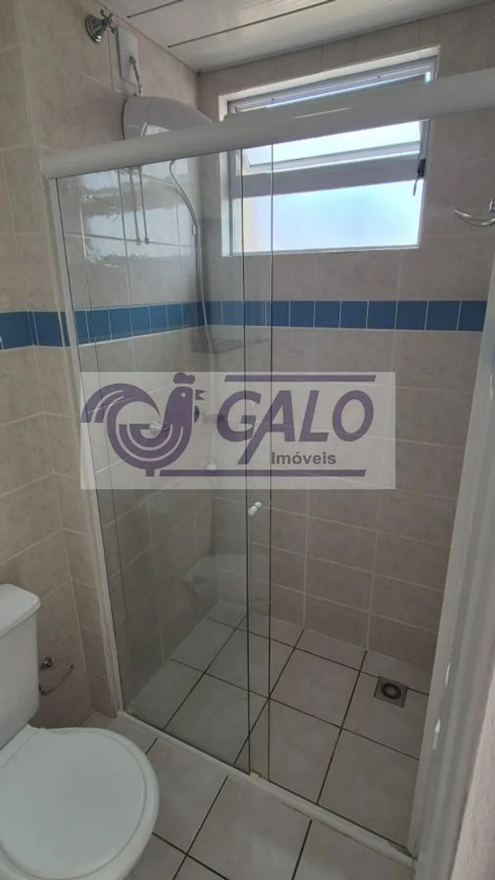 Rental apartment with a glass shower and 1 bedroom — photo 8