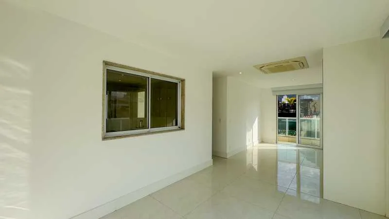 3-bedroom apartment in a building with a pool — photo 15