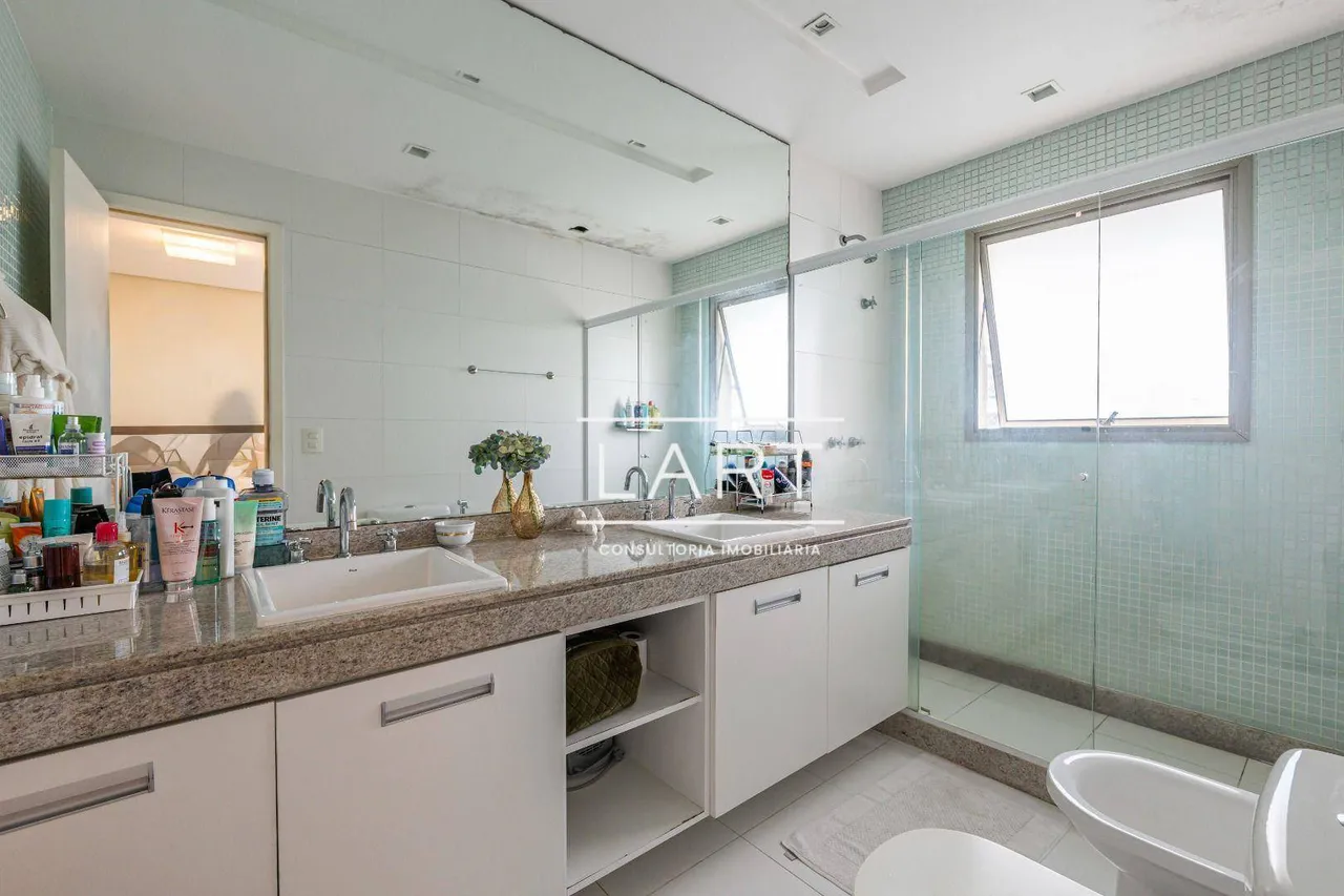 4-bedroom apartment with gas open-plan kitchen and 233 m² — photo 16