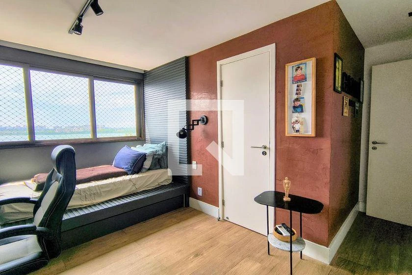 160 m² rental apartment with 4 en-suite rooms and balcony — photo 8