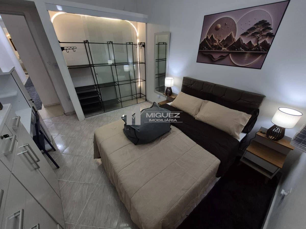 Walk-in closet in a 2-bedroom apartment, 75 m² — photo 8