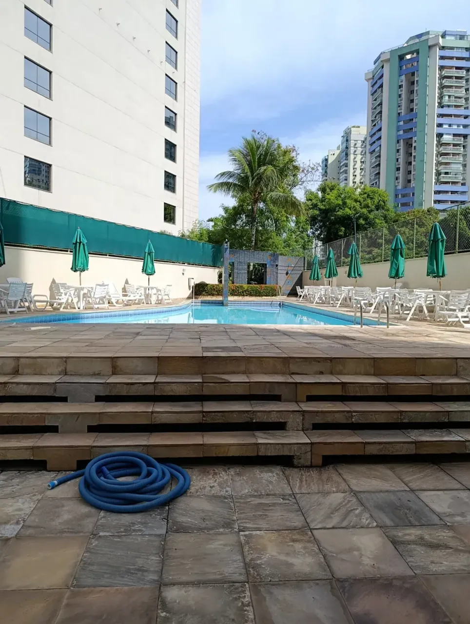 Unfurnished 2-bedroom apartment with a balcony — photo 18
