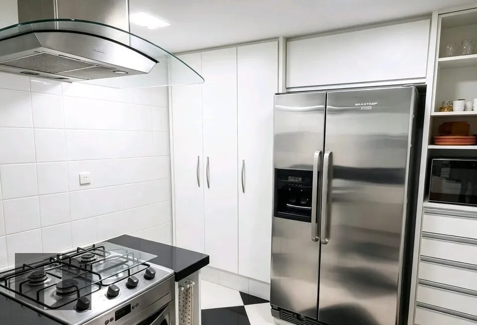 Furnished apartment with 3 bedrooms and 3 bathrooms — photo 17