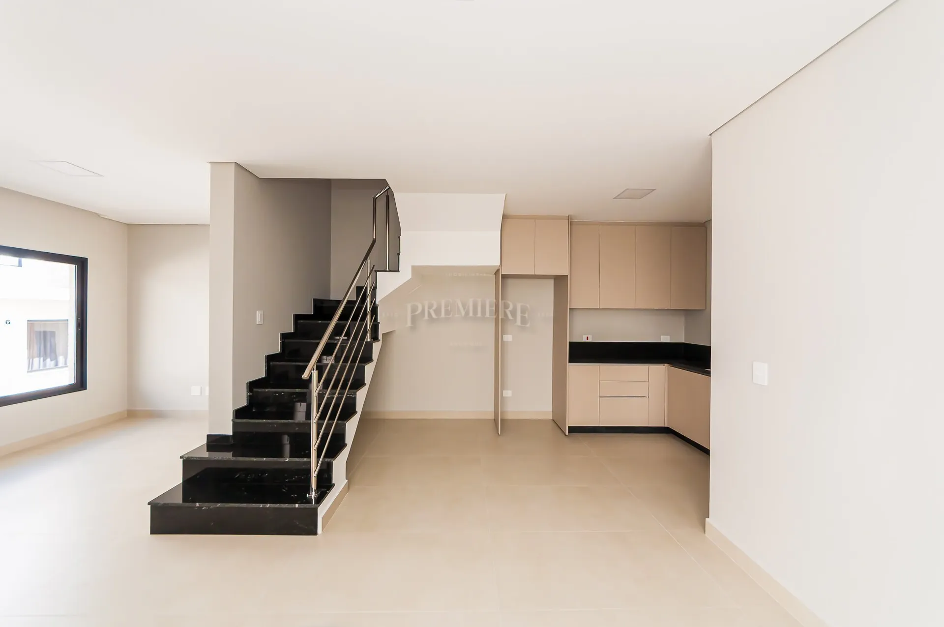 House, 97 m², with a glass-enclosed balcony — photo 2