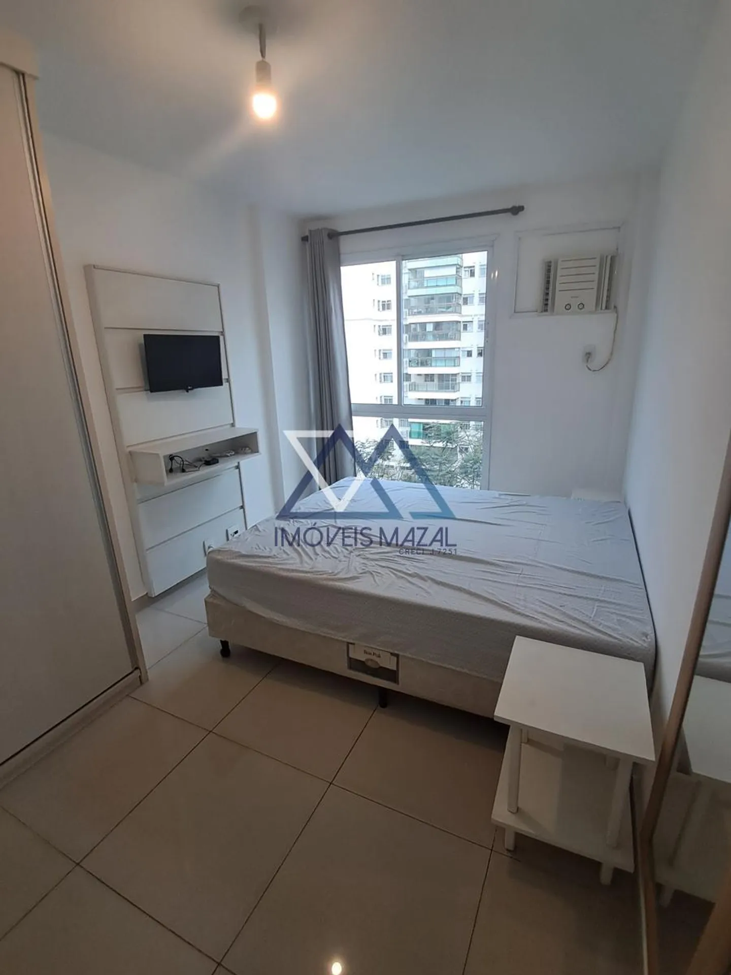 Квартира 70 м² с застеклённым балконом и камином — photo 6