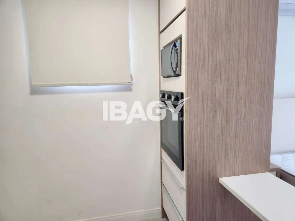 Studio com cozinha compacta e coifa, 35 m² — photo 5