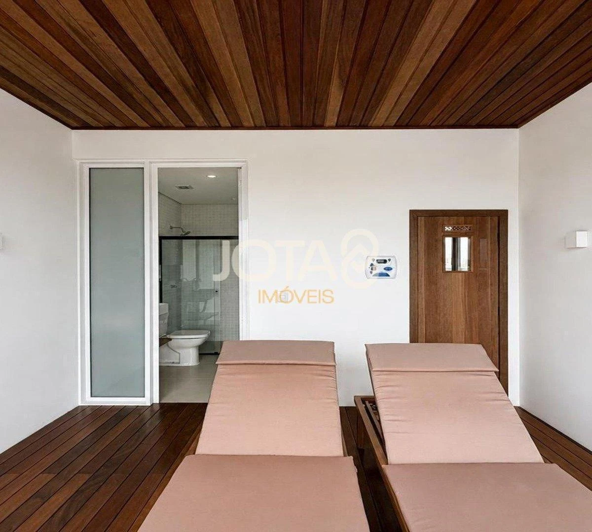 One-bedroom apartment with floor-to-ceiling windows — photo 22