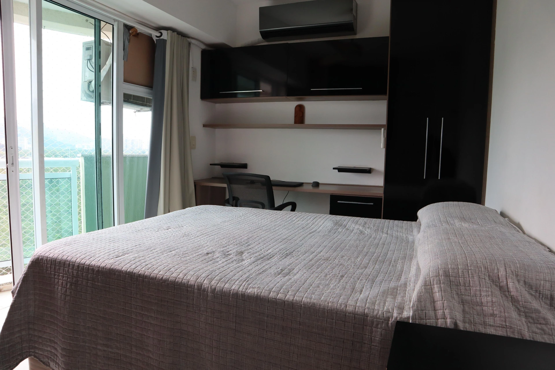 2-bedroom apartment with a mountain view — photo 11
