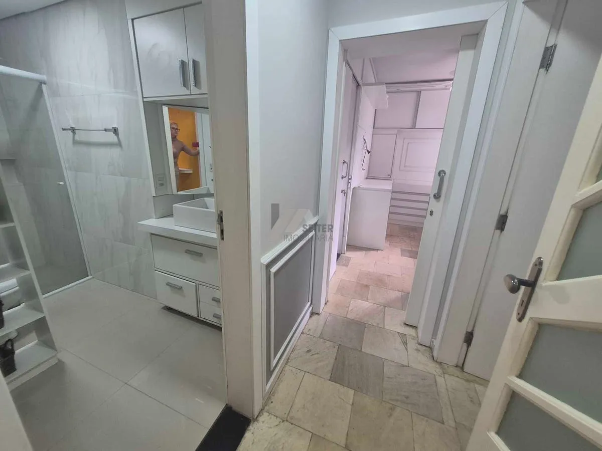 3-bedroom apartment with a glass-enclosed balcony — photo 9