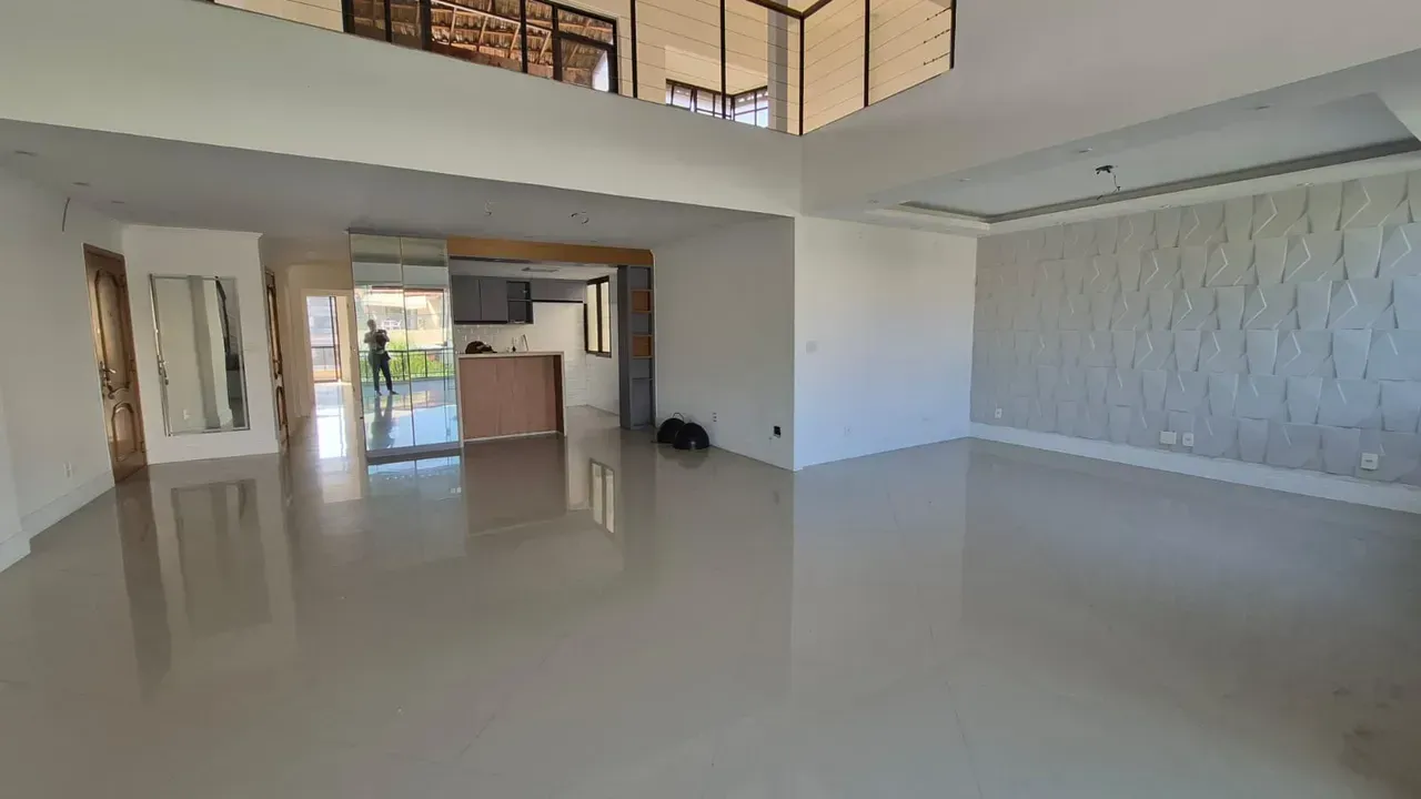 Apartment with an open-plan kitchen and 4 bedrooms — photo 12