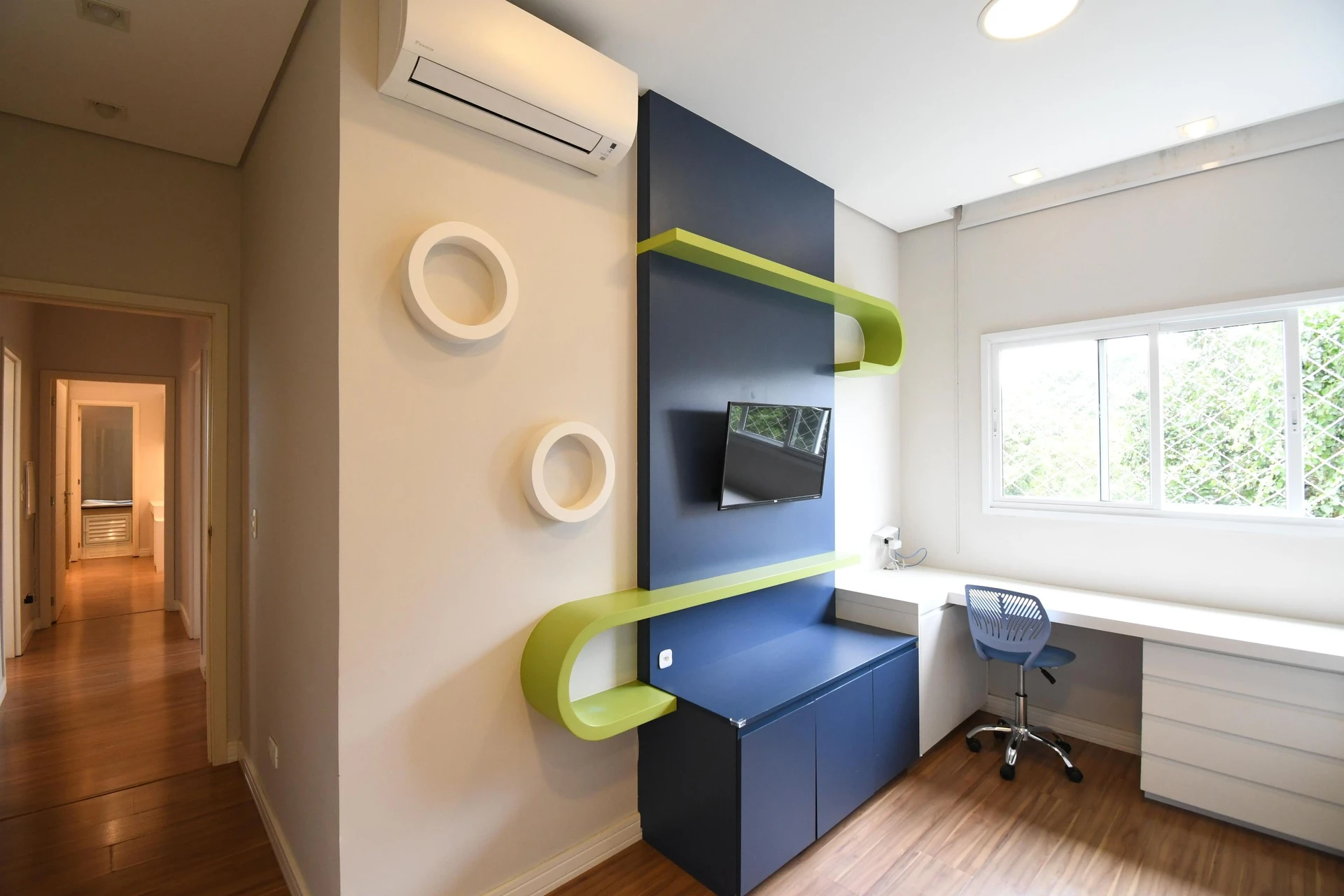 4-bedroom apartment with a dishwasher in Curitiba — photo 59
