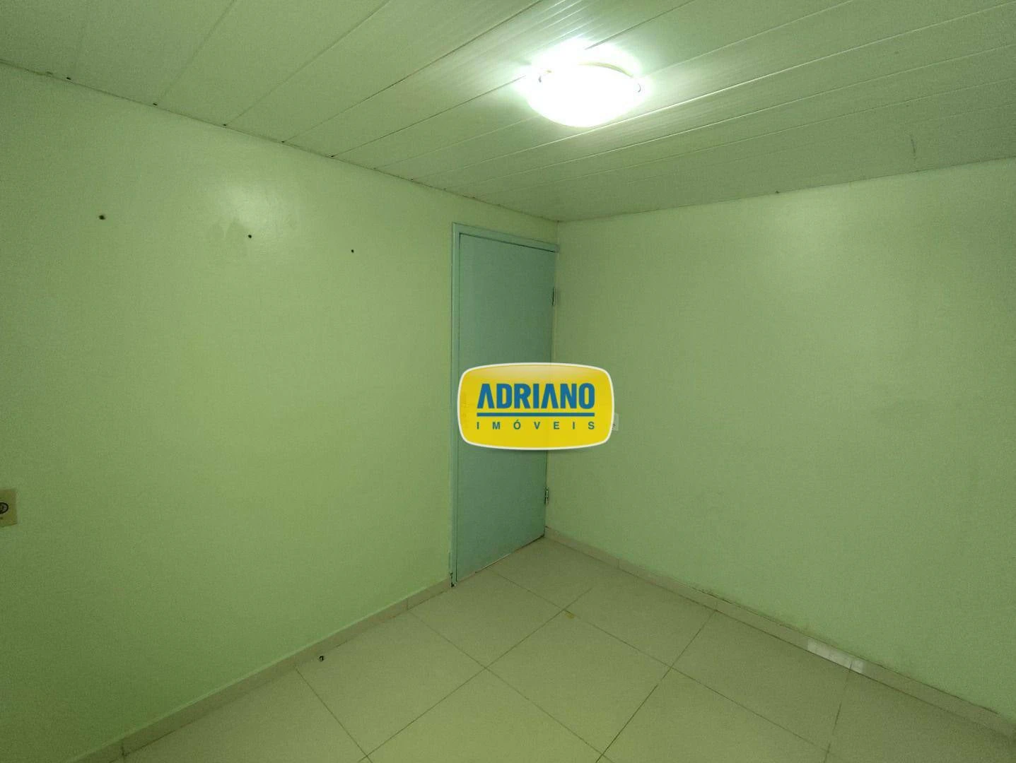 2-bedroom house with a bathtub in Florianópolis — photo 20