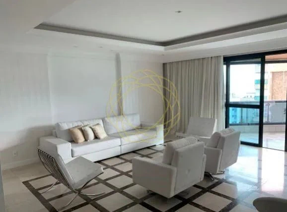 4-bedroom apartment with a water view