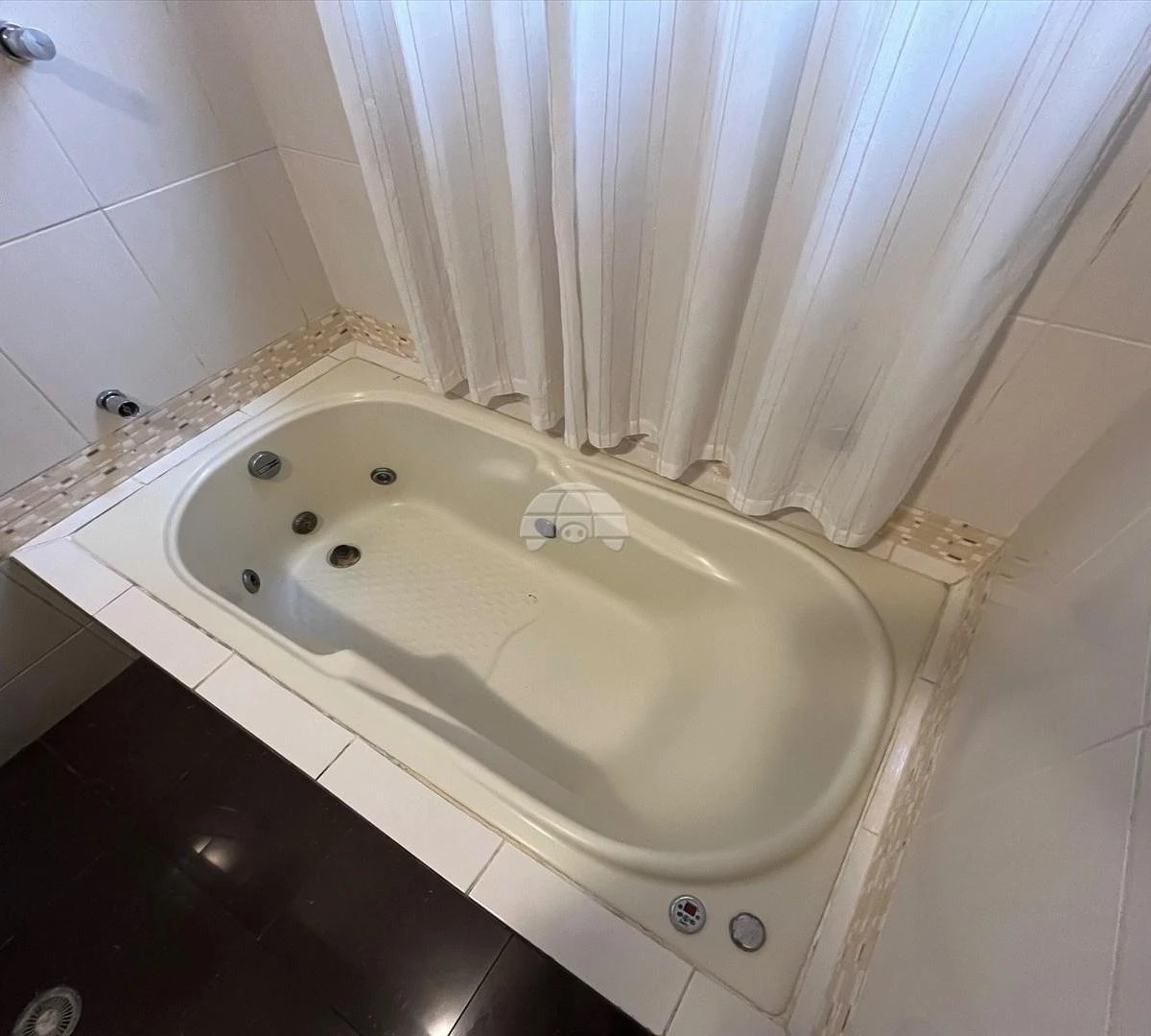 3-bedroom apartment with a bathtub — photo 17