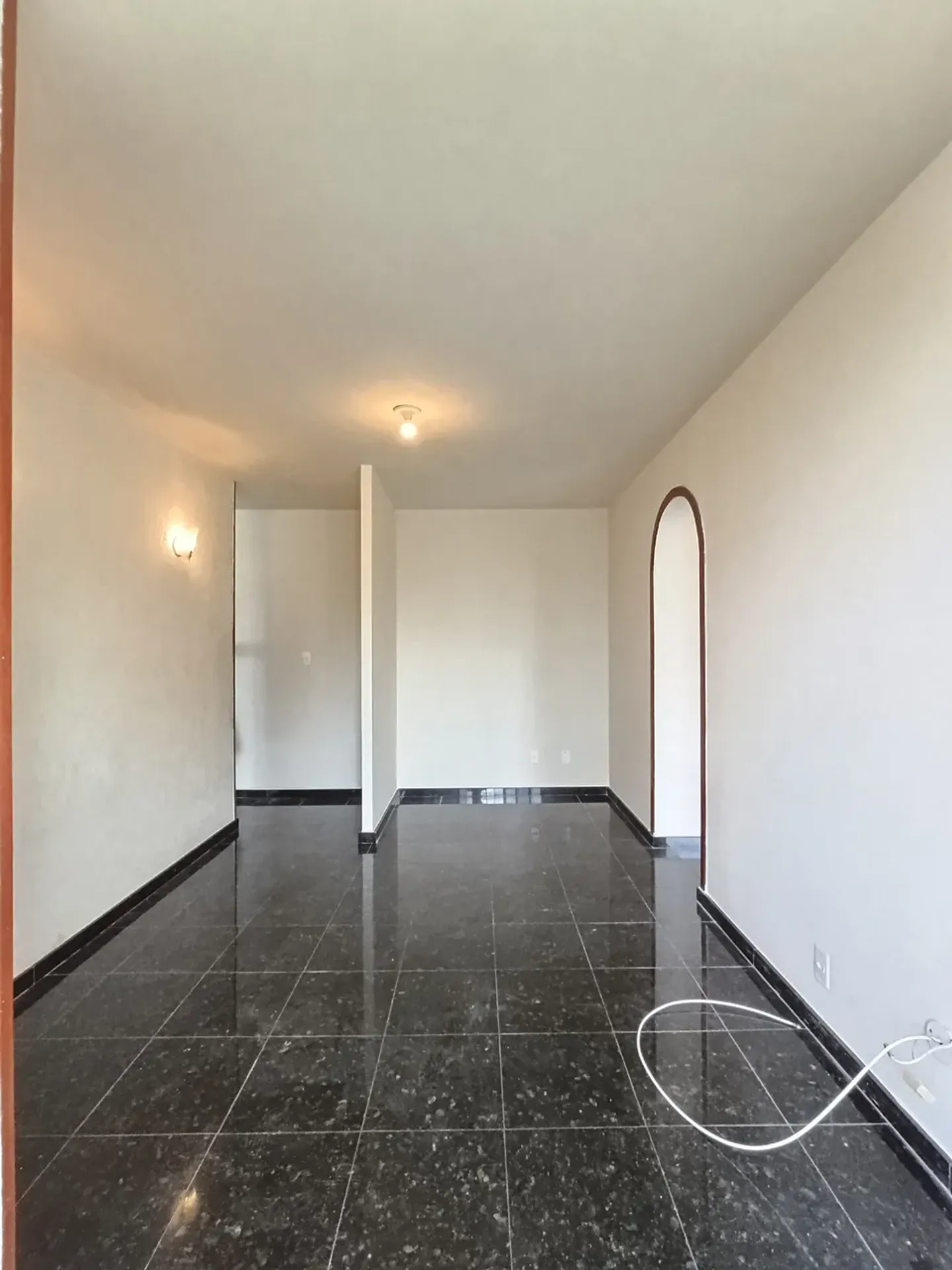 2-bedroom apartment in a building with a gym — photo 7