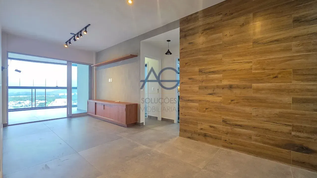 Floor-to-ceiling windows in a 2-bedroom apartment, 90 m²