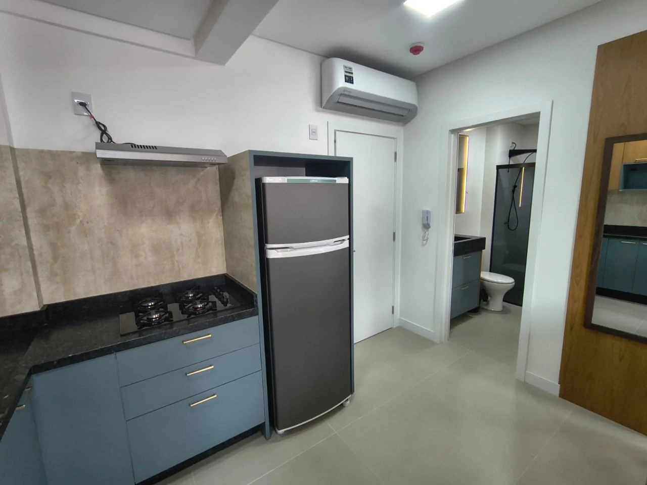 Furnished apartment, 32 m², with floor-to-ceiling windows — photo 2