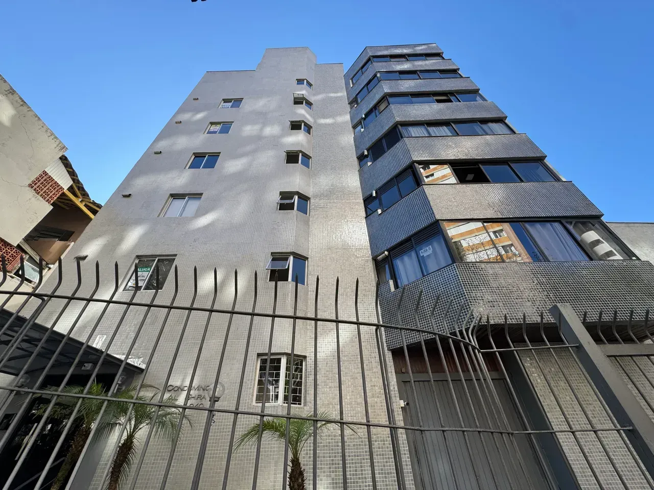 Furnished 1-bedroom apartment with glassed-in balcony — photo 15