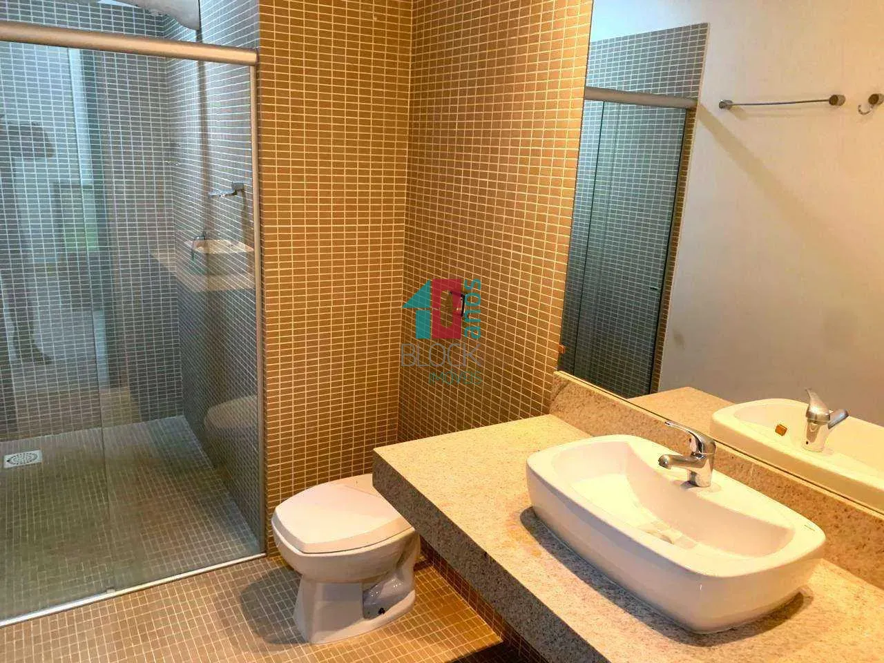 Квартира 284 м² с застеклённым балконом и стиральной машиной — photo 31