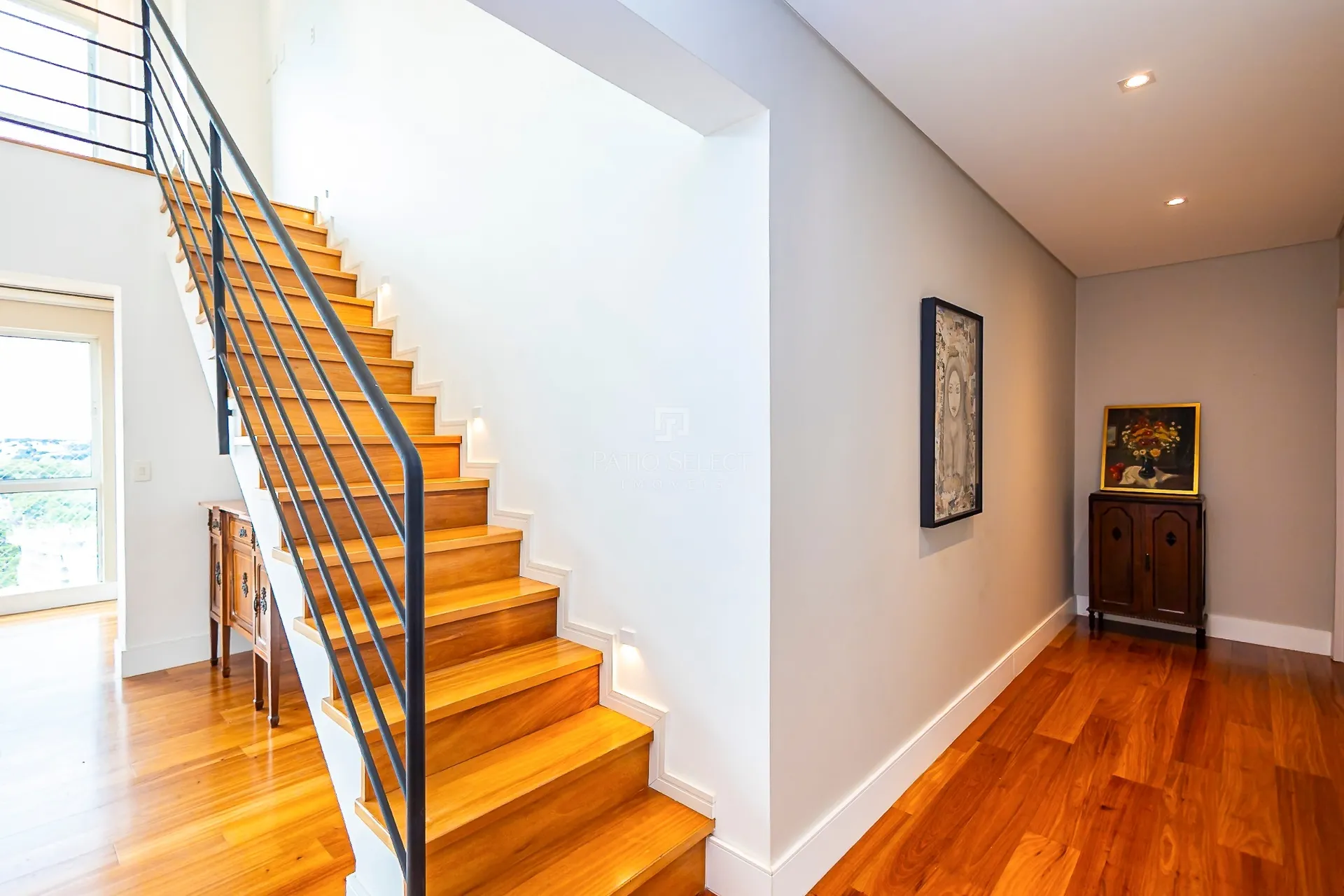4-bedroom apartment with a fireplace — photo 6