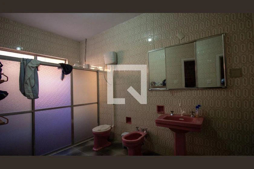Furnished house with 5 bedrooms and 2100 m² — photo 45