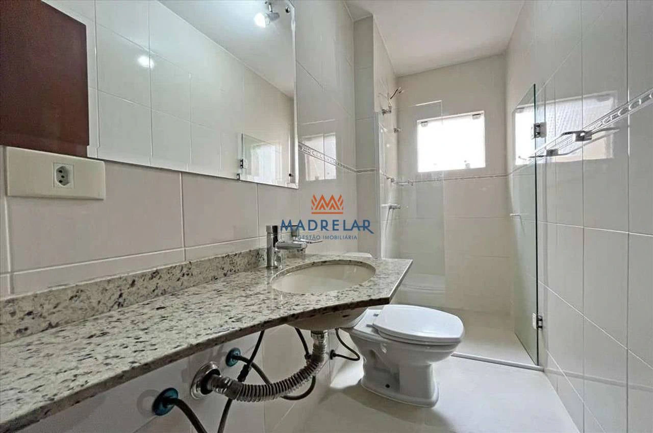 3-bedroom house with a bathtub in Curitiba — photo 20