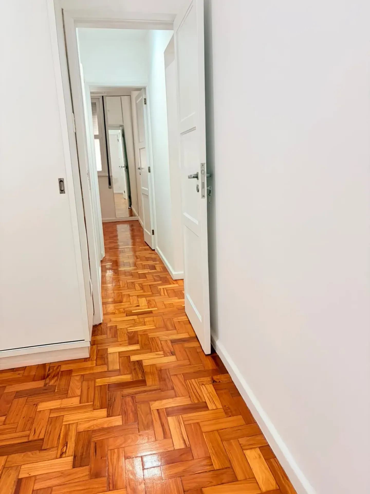 Apartment on the 8th floor with wood or laminate floors — photo 20