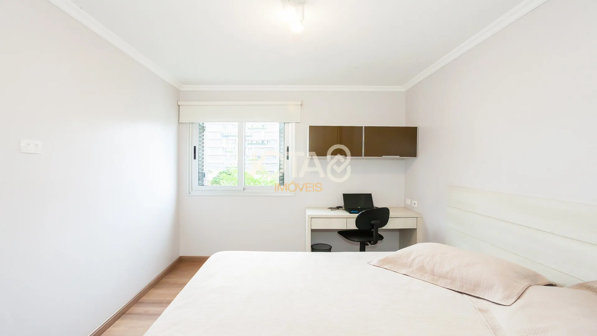 219 m² furnished apartment with 4 bedrooms and private garden — photo 11
