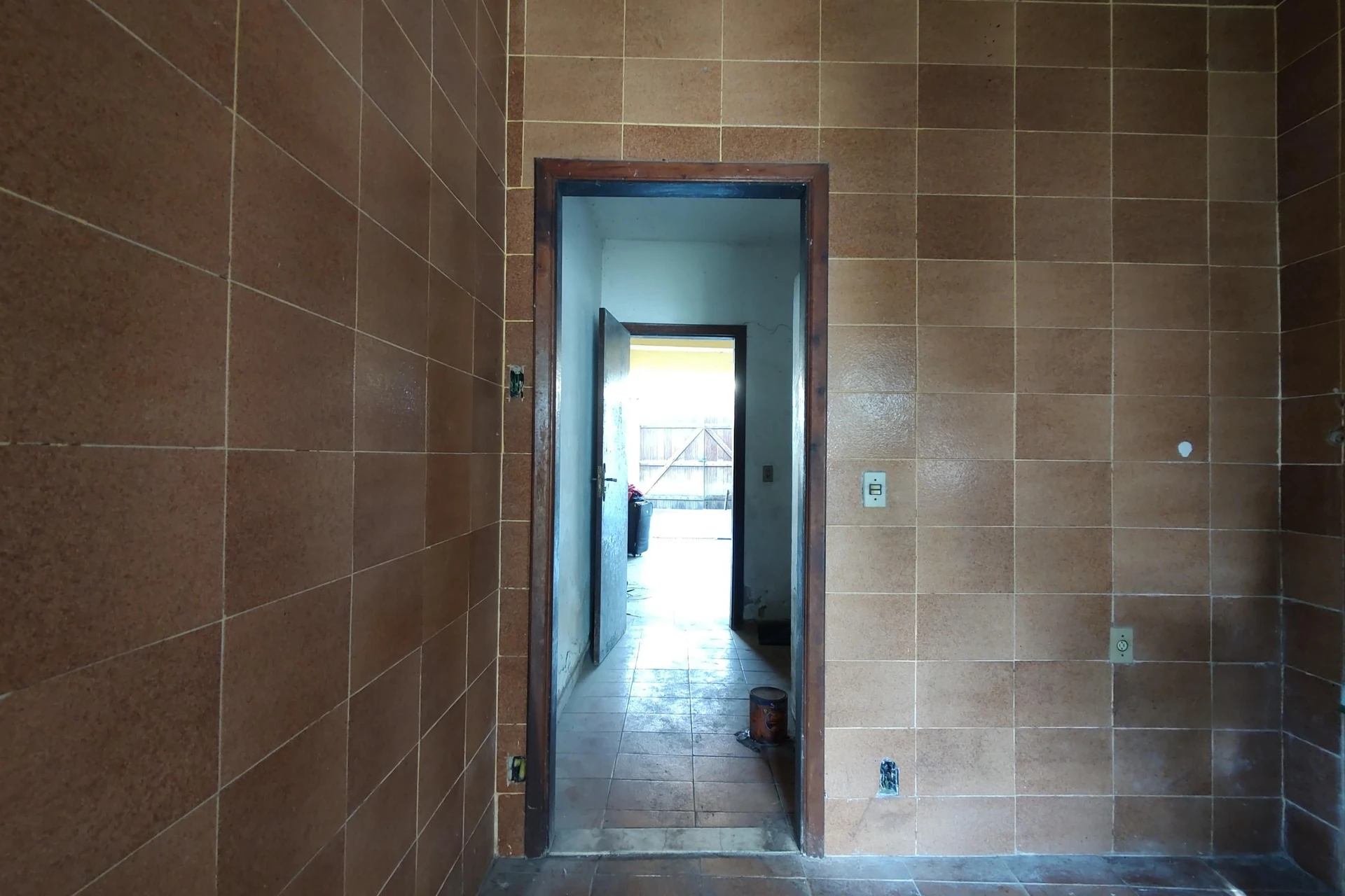 Unfurnished house with 4 bedrooms and private garden — photo 4